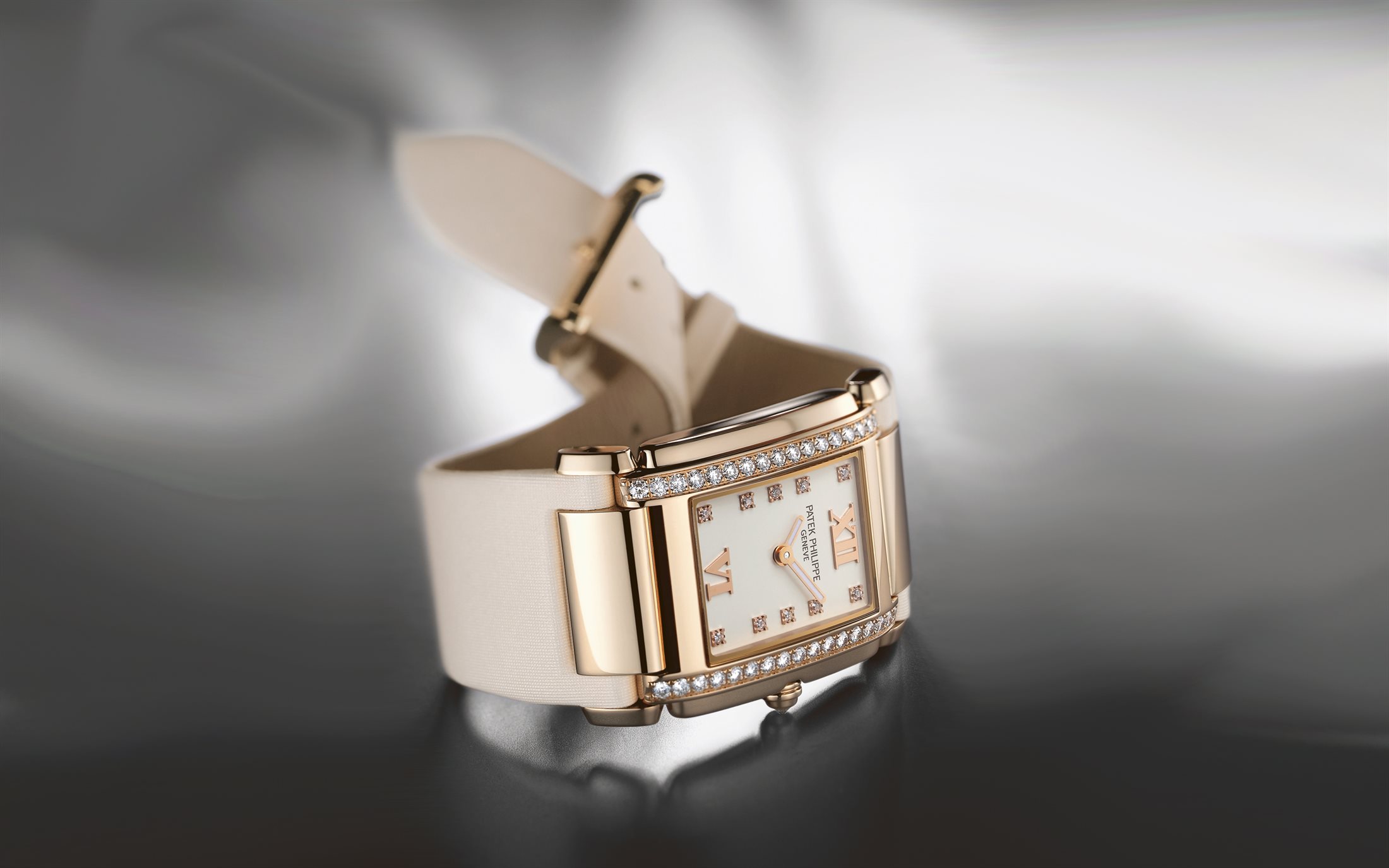 Patek Philippe Gondolo 18KWG Full SetPatek Philippe Calatrava 18K White Gold & Diamonds Ref. 4896G-001