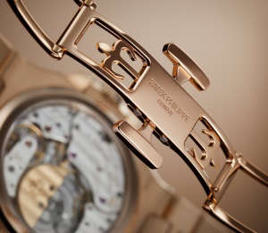 Introducing - Patek Philippe introduces the 5712 in luxurious rose gold